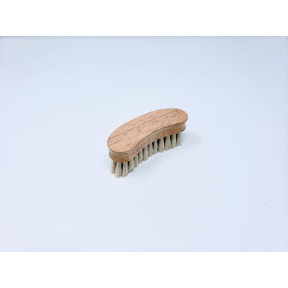 Legends Bright White Synthetic Bright Dawn Goat Hair Crescent Face Brush