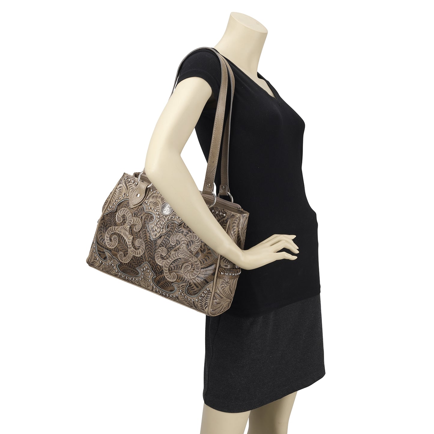 5-946221_mannequin.jpg