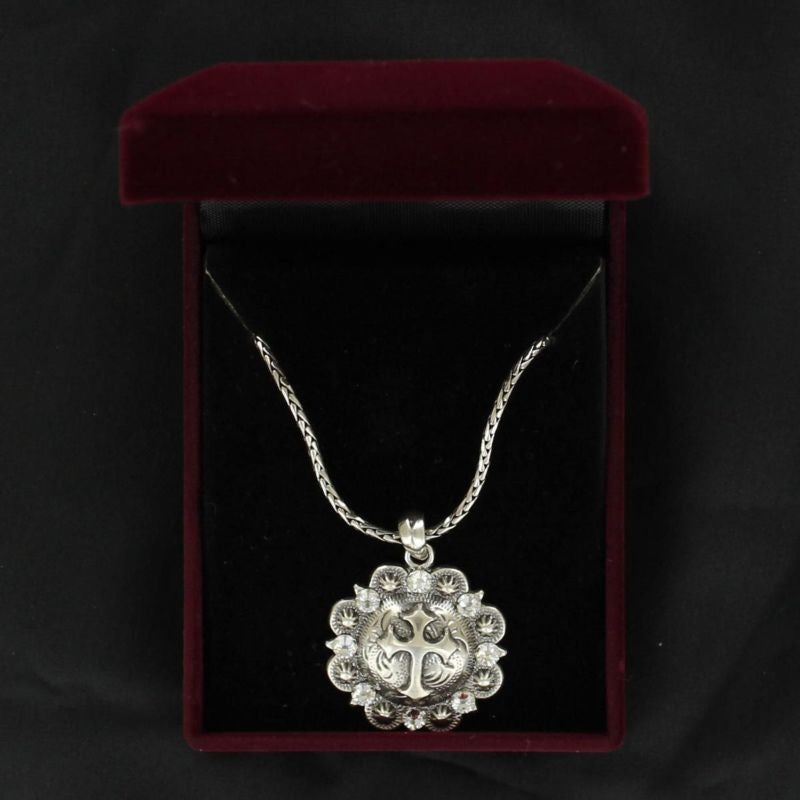 Lightning Ridge Cross Berry Concho NecklaceBk/Wh