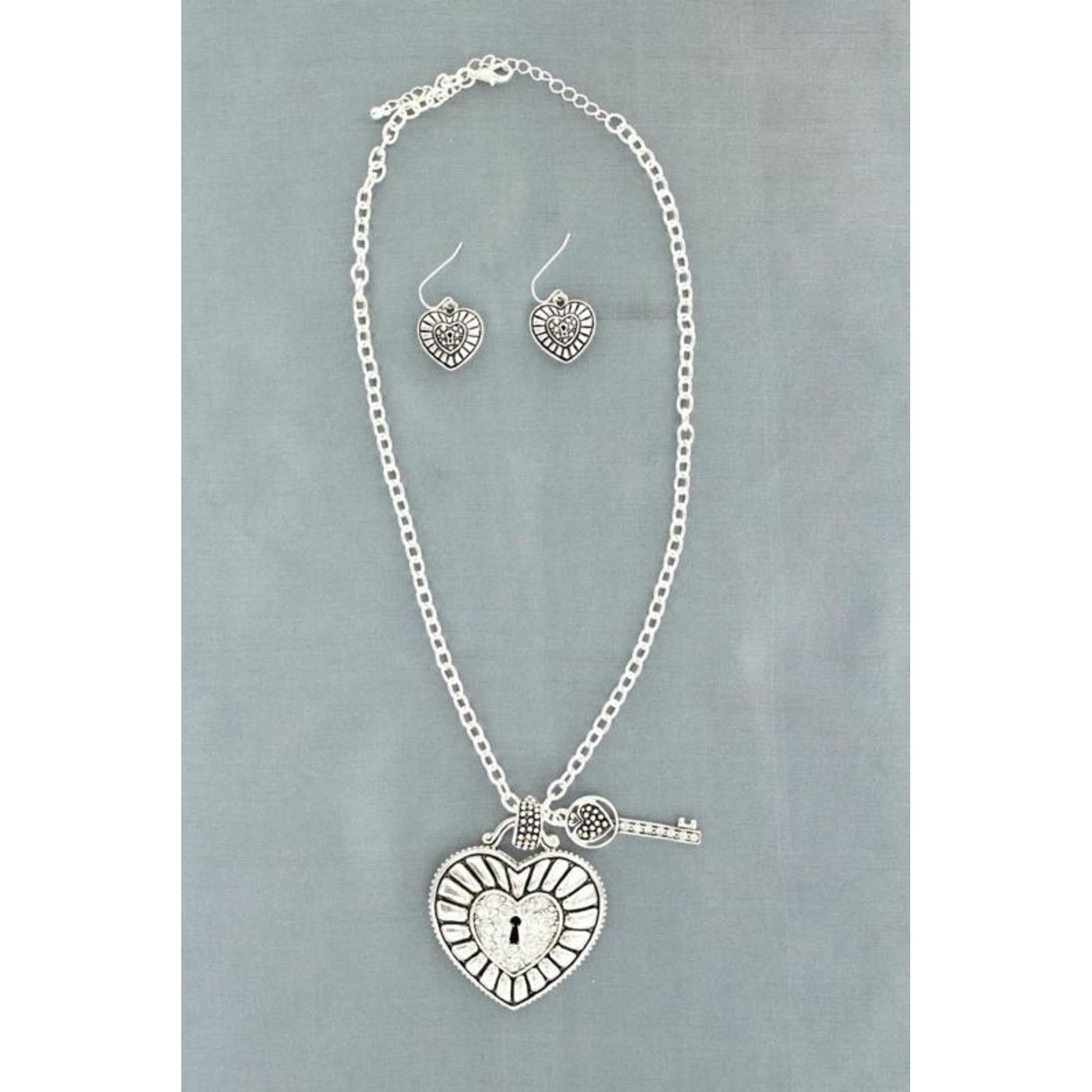 Blazin Roxx Heart/Lock Necklace Set