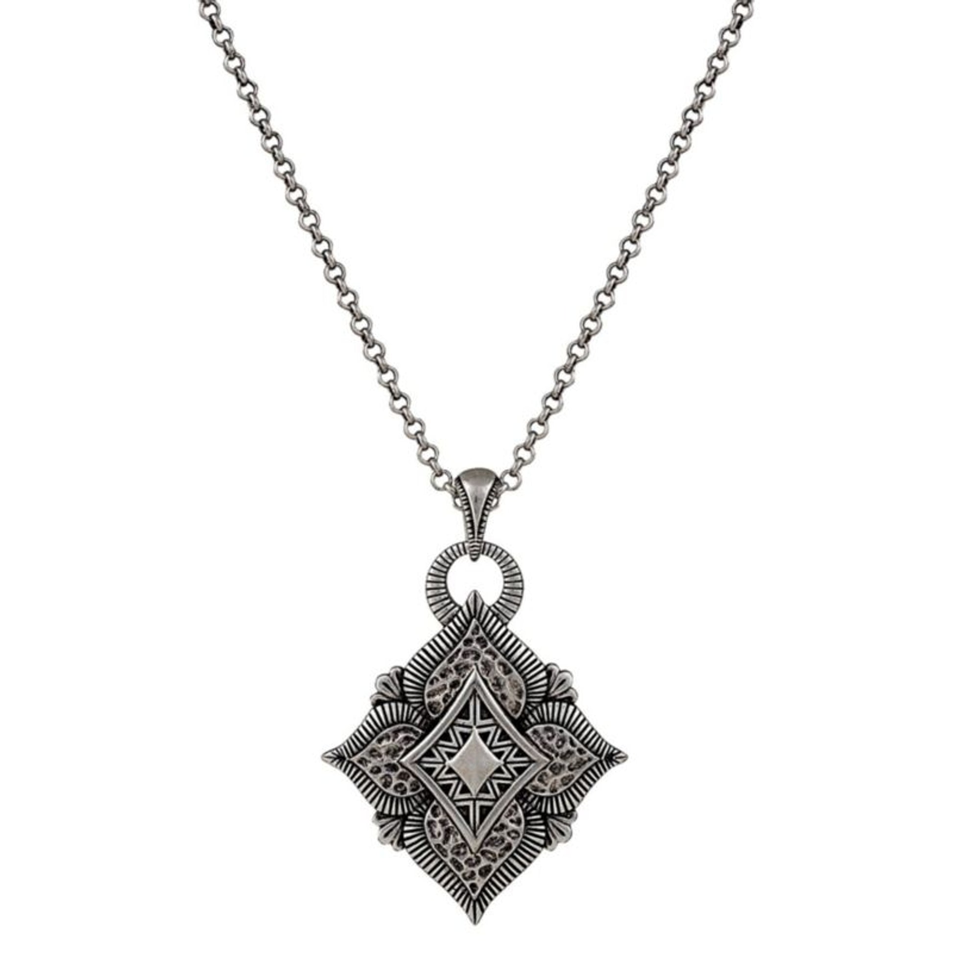 Rock 47 Vintage Diamond Shaped Flower Necklace