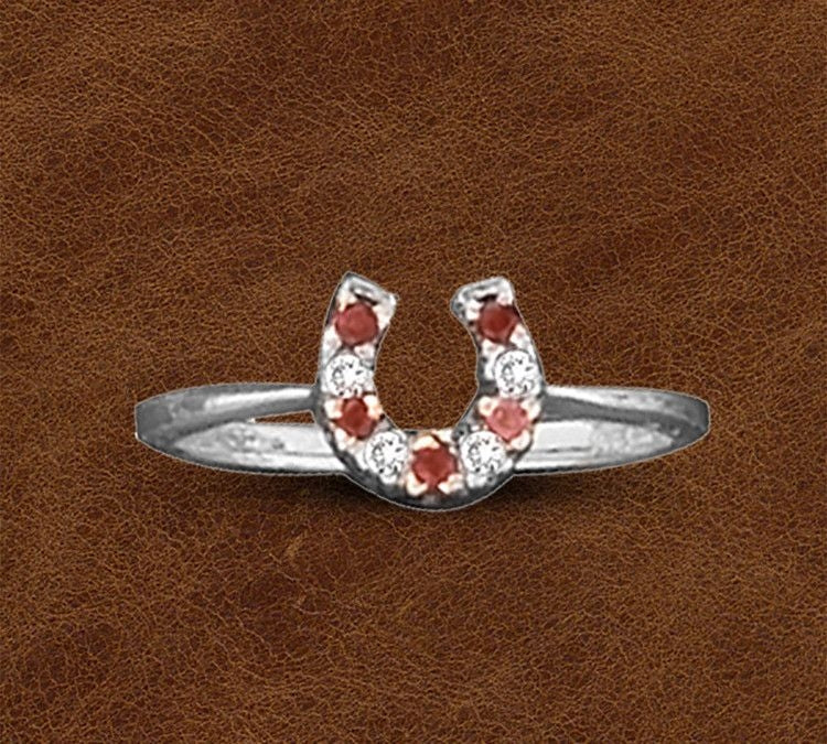 Kelly Herd Silver Horseshoe Ring 5 Red