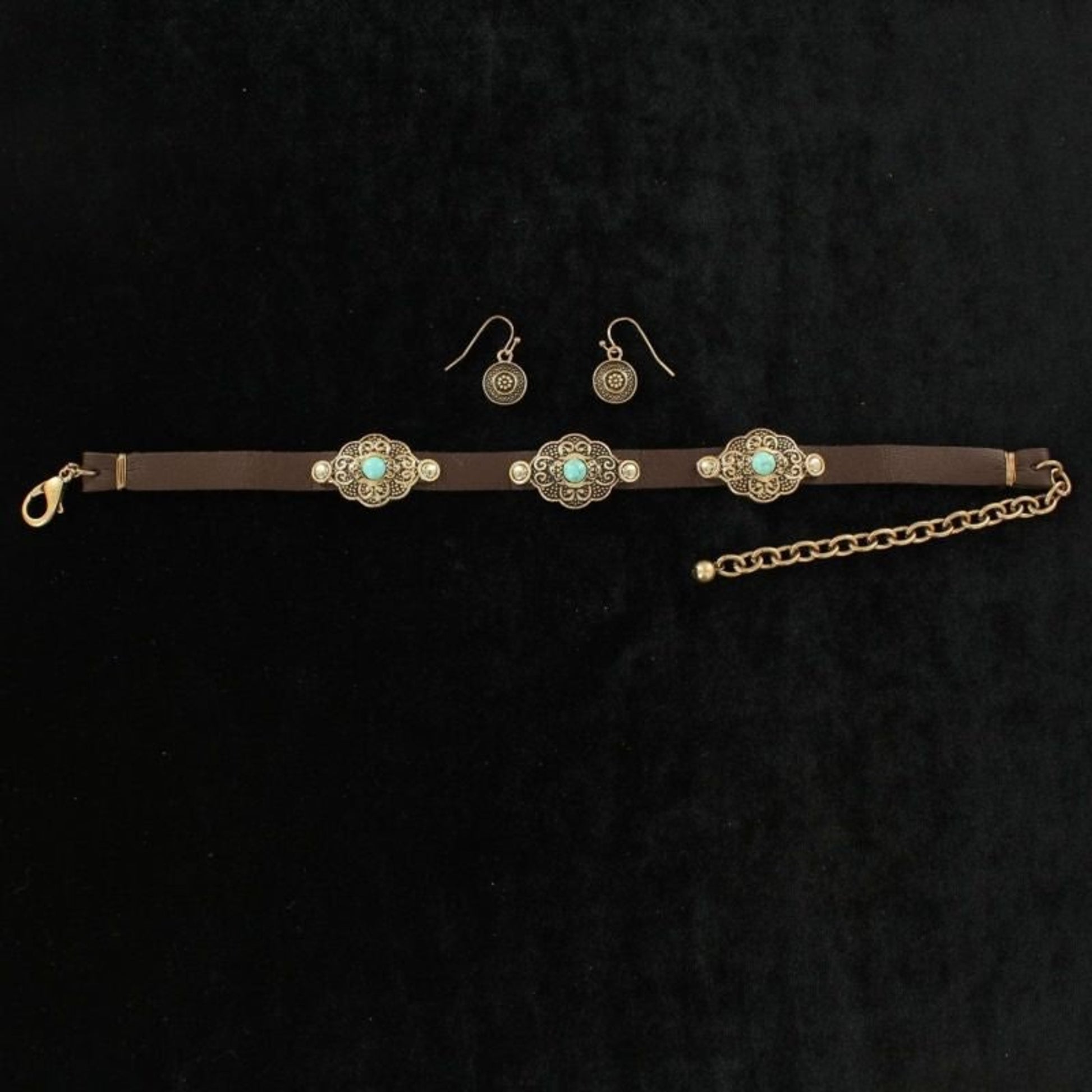 Oval ScrolL Conch Leather Choker/Earring SetBk/Wh
