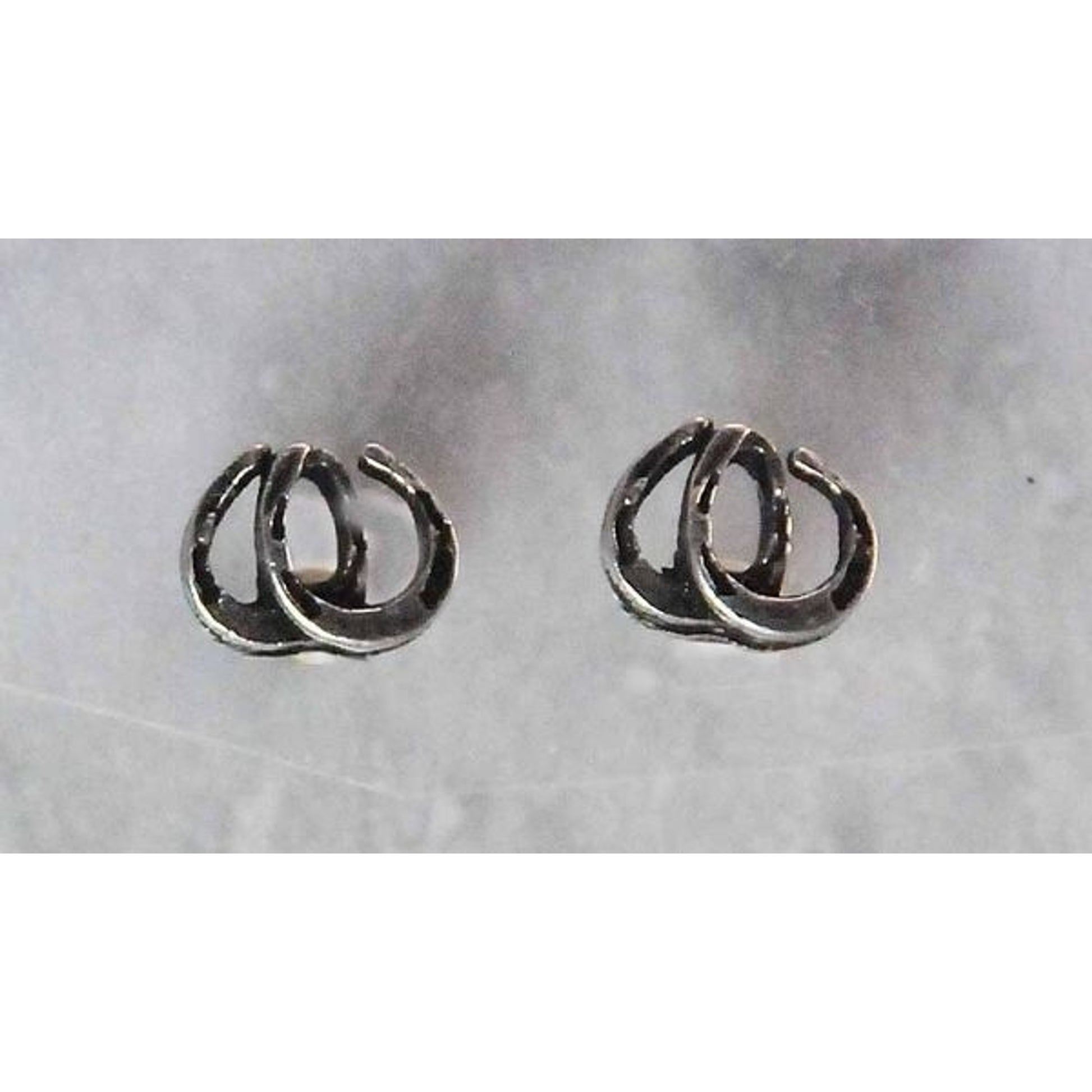 Finishing Touch Dbl Horseshoe Earrings 1/4in