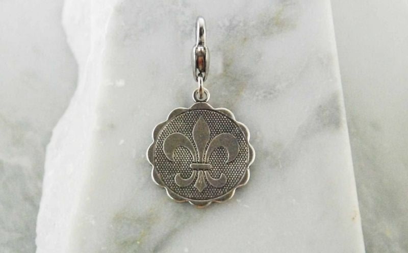 Barbary Scalloped Monogram Disk Silver