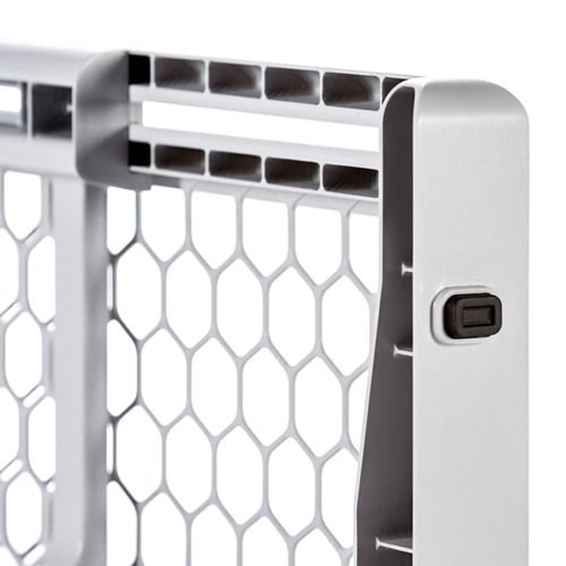Carlson Pet Expandable Plastic Gate 23in Tall